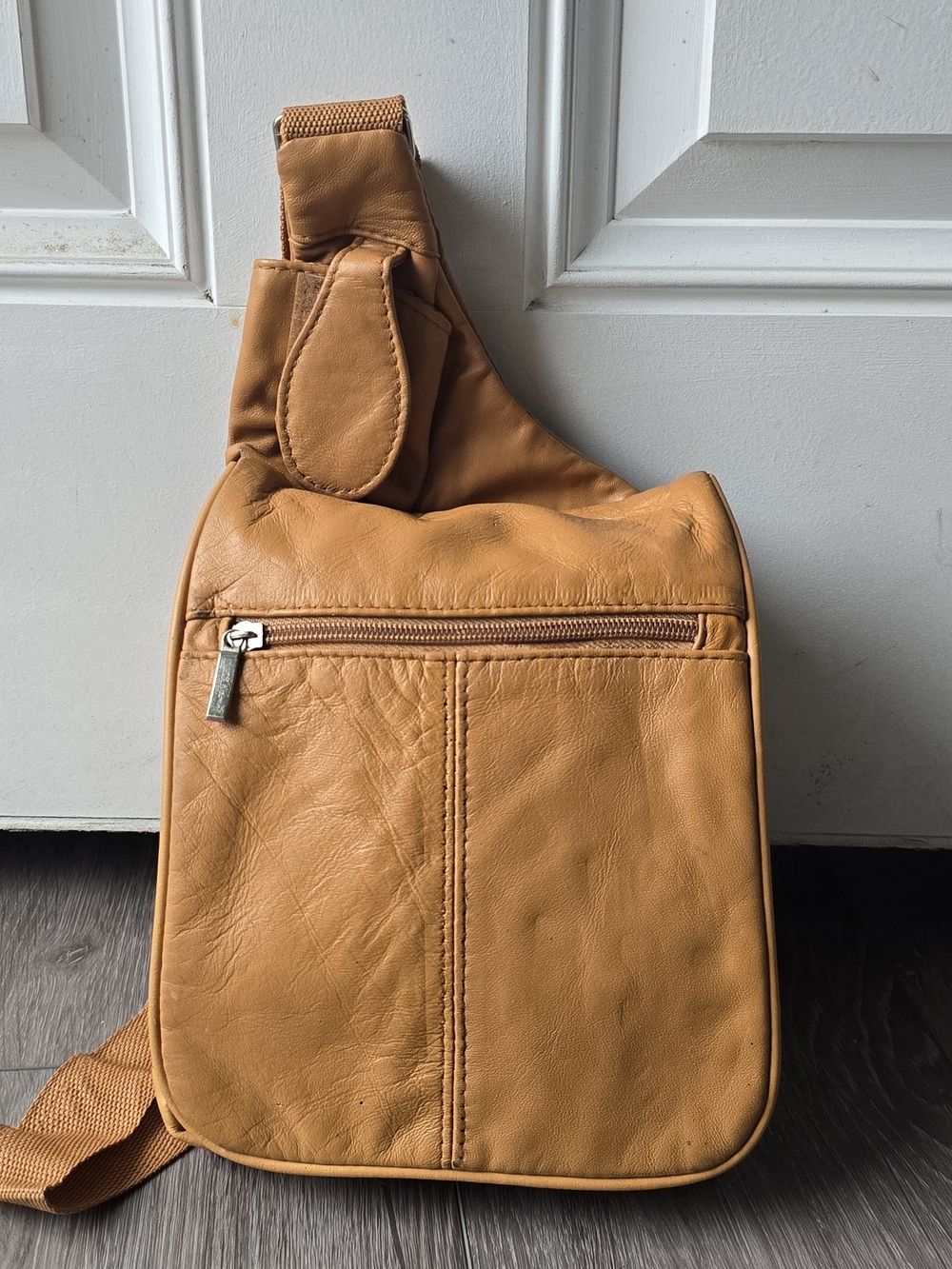 Buxton Genuine Leather Sling Crossbody Bag Caramel Tan Organizer Pockets